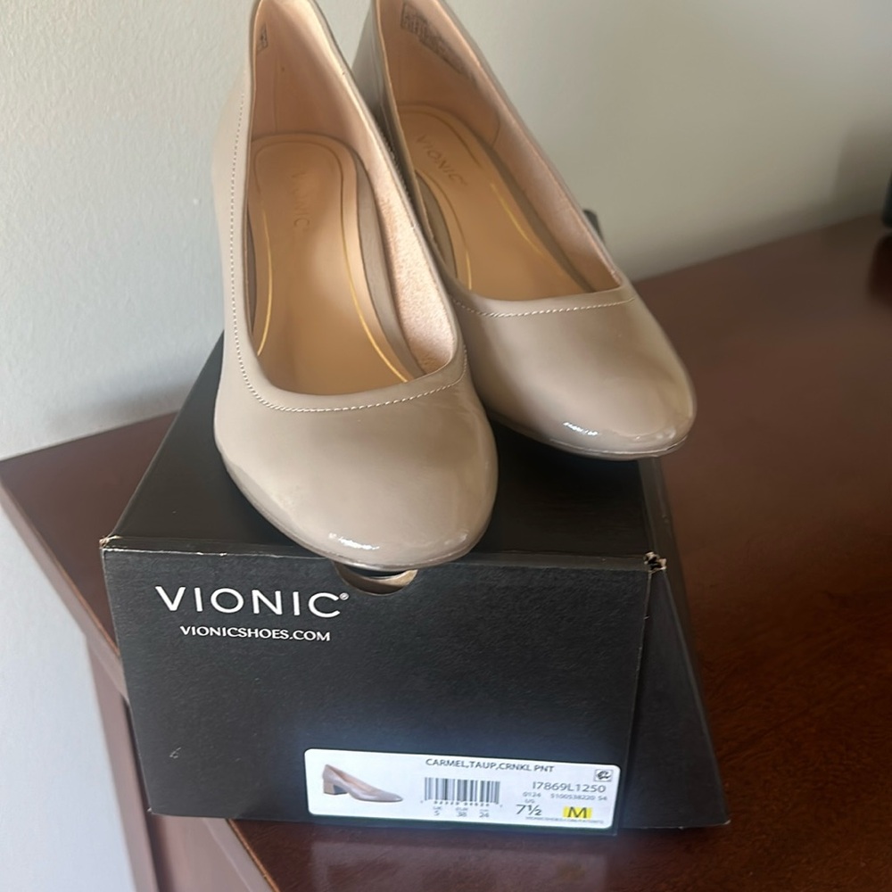 Vionic Brand new never worn Carmel Taupe Pumps